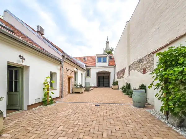 Eladó ingatlan, Sopron 10 szoba 323 m² 475 M Ft
