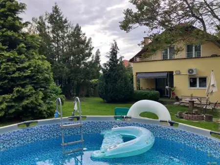Eladó ingatlan, Szada 5 szoba 174 m² 133.9 M Ft
