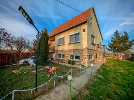 eladó ingatlan, Szákszend