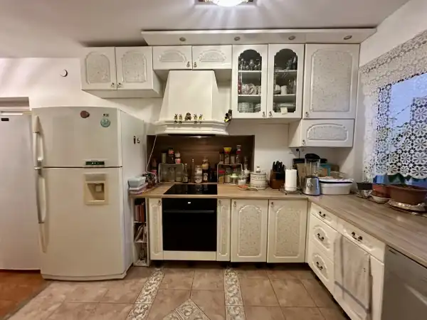 Eladó ingatlan, Székesfehérvár 7 szoba 380 m² 130 M Ft