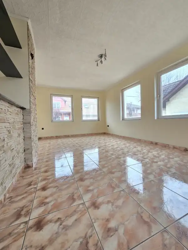 Eladó ingatlan, Székesfehérvár 8+1 szoba 206 m² 120 M Ft