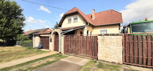 Eladó ingatlan, Szob 3+1 szoba 99.9 M Ft