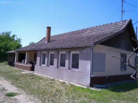 eladó ingatlan, Tápiószentmárton