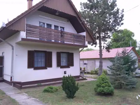 eladó ingatlan, Tápiószentmárton
