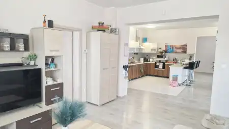 eladó ingatlan, Tass