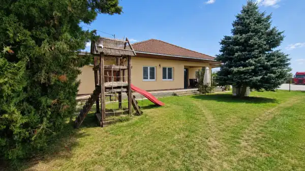 Eladó ingatlan, Tass 4 szoba 170 m² 85 M Ft