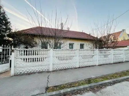 eladó ingatlan, Tata