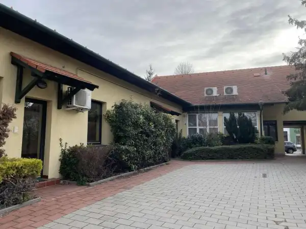 Eladó ingatlan, Tata 5 szoba 233 m² 165 M Ft