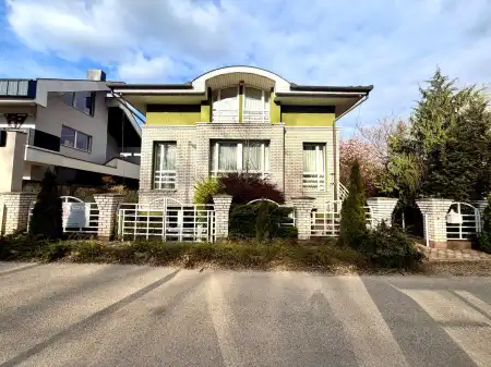 Eladó ingatlan, Tata 6 szoba 200 m² 184.9 M Ft