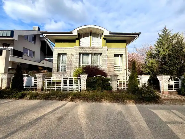 Eladó ingatlan, Tata 6 szoba 200 m² 184.9 M Ft