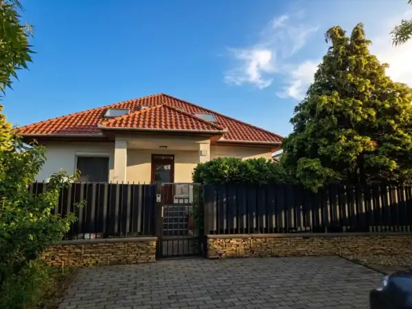 Eladó ingatlan, Tata 5+2 szoba 290 m² 250 M Ft