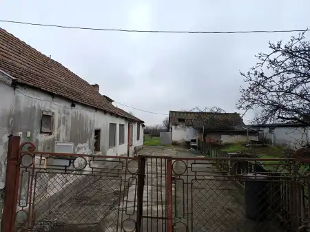 eladó ingatlan, Udvar