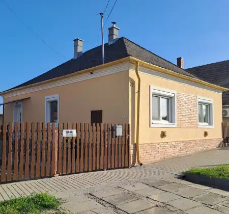 eladó ingatlan, Újbarok