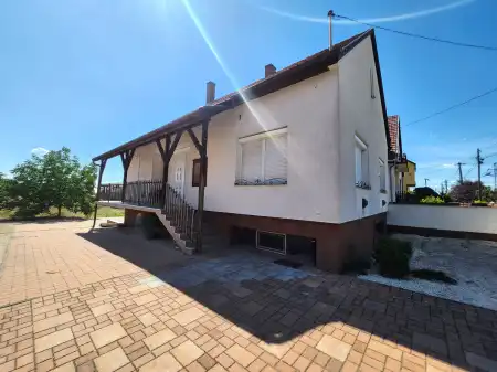 Eladó ingatlan, Újhartyán 2 szoba 80 m² 83.9 M Ft