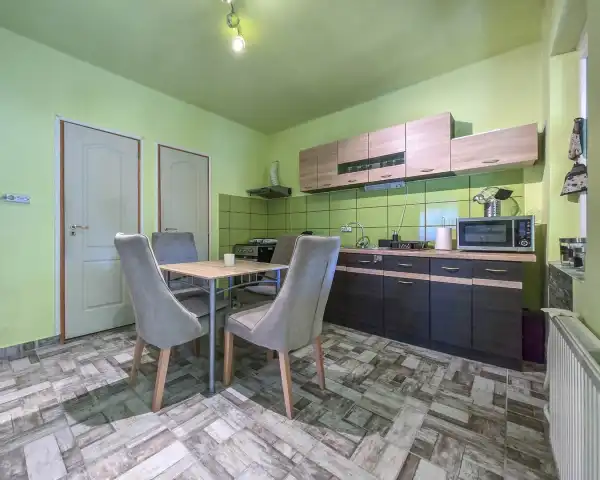 Eladó ingatlan, Újkér 2 szoba 160 m² 49.9 M Ft