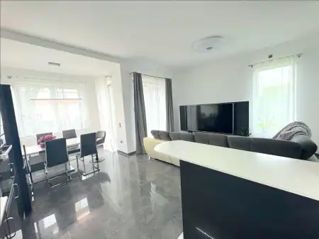 Eladó ingatlan, Vác 5 szoba 117 m² 159 M Ft