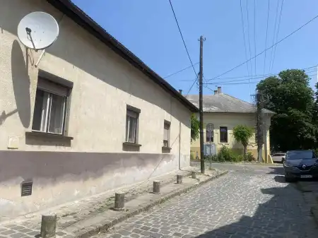 Eladó ingatlan, Vác 4 szoba 242 m² 120 M Ft
