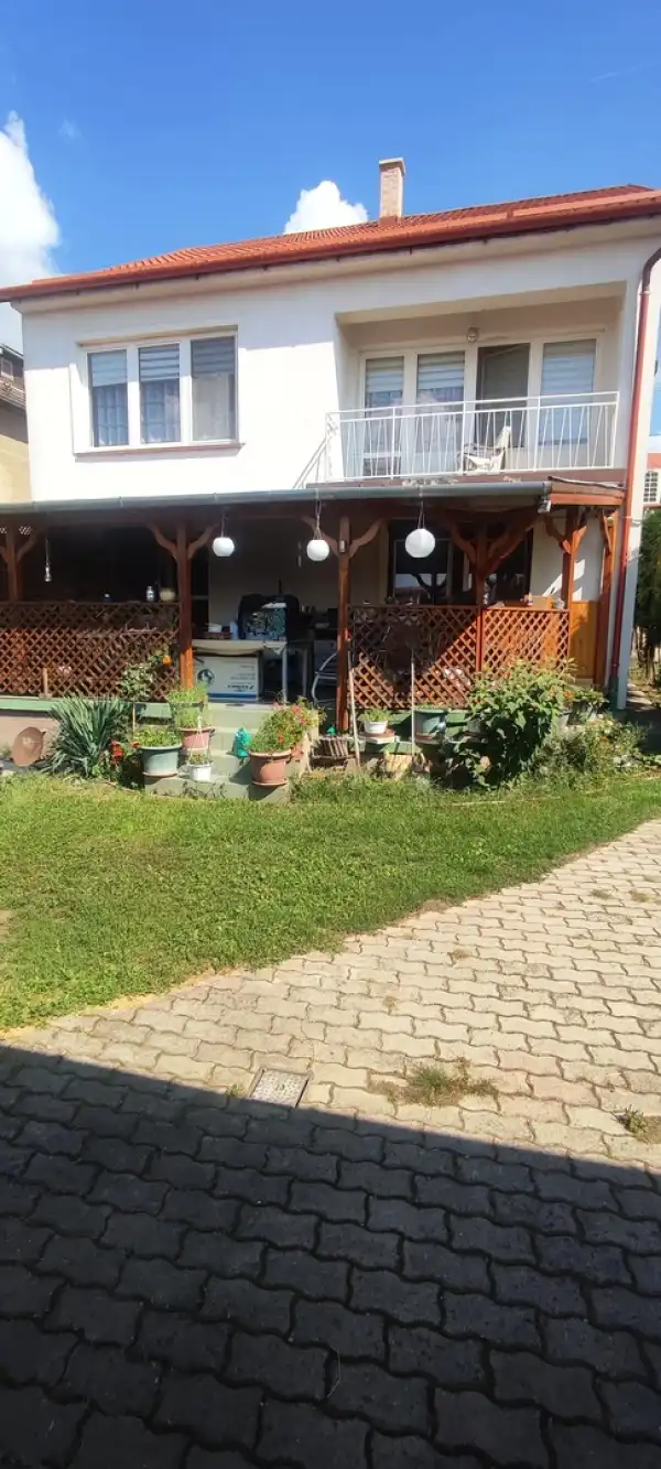 Eladó ingatlan, Vác 6+1 szoba 192 m² 119.8 M Ft