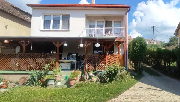 Eladó ingatlan, Vác 6+1 szoba 192 m² 129.8 M Ft
