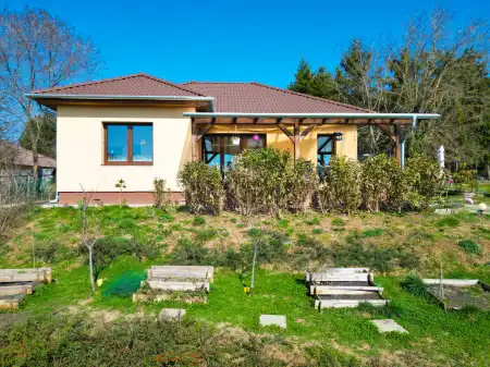 eladó ingatlan, Vác