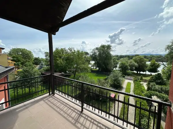 Eladó ingatlan, Vác 5 szoba 213 m² 159 M Ft