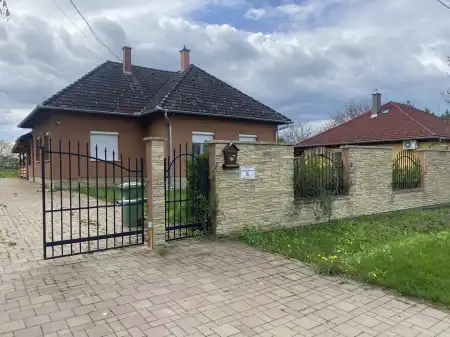 eladó ingatlan, Váchartyán