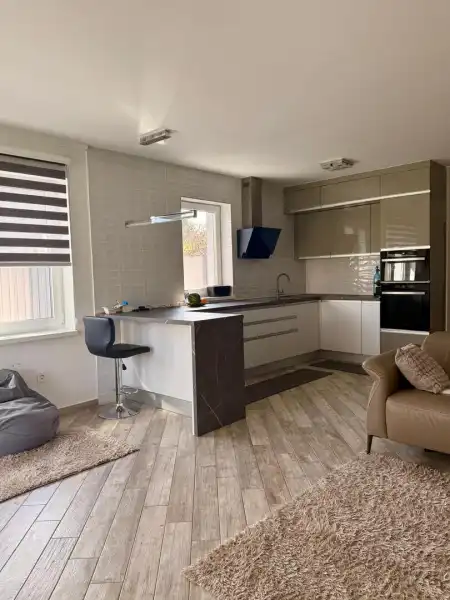Eladó ingatlan, Velence 4 szoba 138 m² 129.5 M Ft