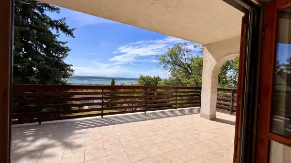 Eladó ingatlan, Velence 2+2 szoba 60 m² 98 M Ft