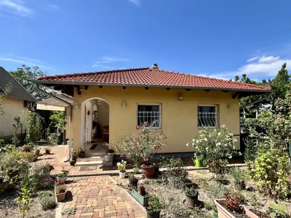 Eladó ingatlan, Velence 3 szoba 85 m² 89.9 M Ft