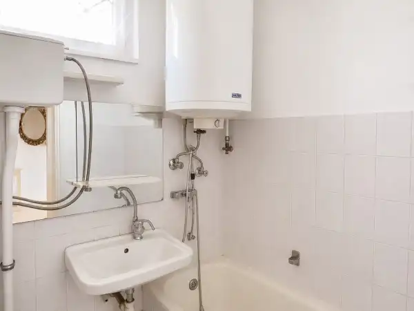 Eladó ingatlan, Velence 5 szoba 74 m² 59.9 M Ft
