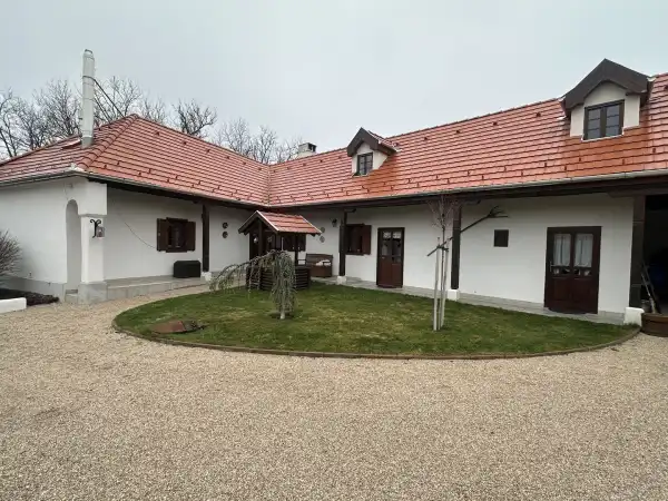 Eladó ingatlan, Vértesacsa 4 szoba 210 m² 230 M Ft + Áfa