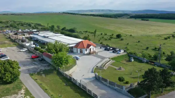 Eladó ipari ingatlan, Hajmáskér 1023 m² 295 M Ft