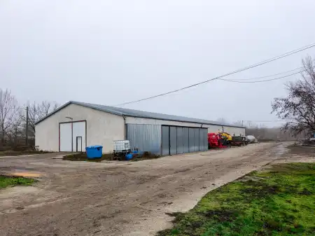 eladó ipari ingatlan, Paks