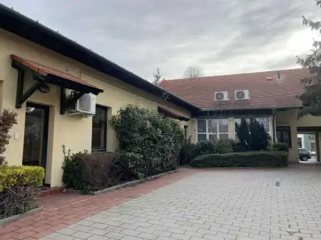 eladó ipari ingatlan, Tata