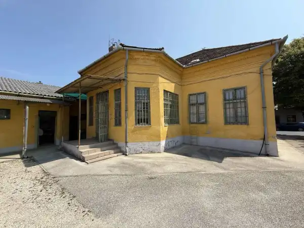 Eladó ipari ingatlan, Tata 466 m² 110 M Ft