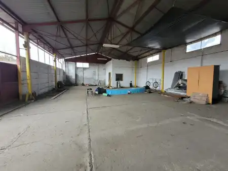 eladó ipari ingatlan, Vác