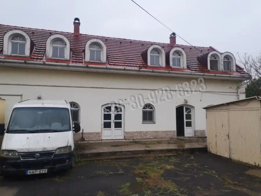 eladó iroda családi házban, Orosháza