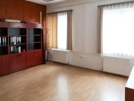 eladó irodaház, Paks