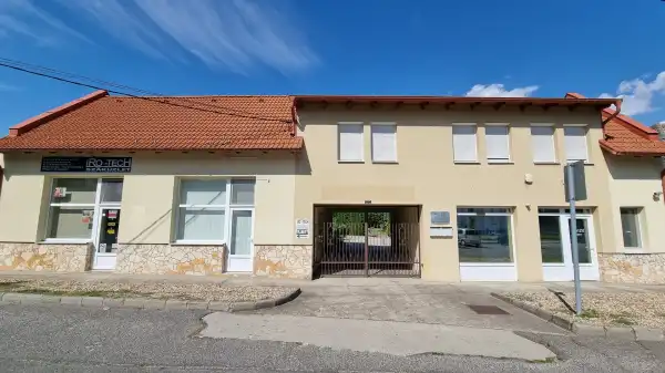 Eladó irodaház, Paks 6 szoba 378 m² 350 M Ft
