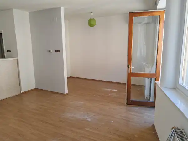 Eladó lakás, Békéscsaba 1 szoba 38 m² 30 M Ft