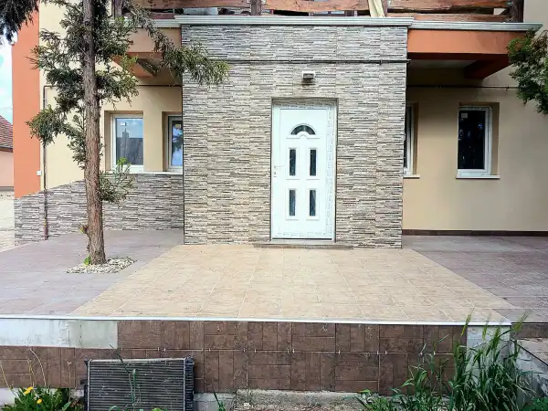Eladó lakás, Berettyóújfalu 2 szoba 93 m² 45 M Ft