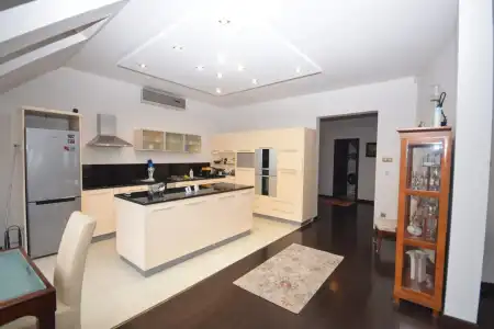 Eladó lakás, Budapest, V. kerület 3 szoba 150 m² 230 M Ft