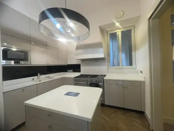 Eladó lakás, Budapest, V. kerület 4 szoba 160 m² 248 M Ft