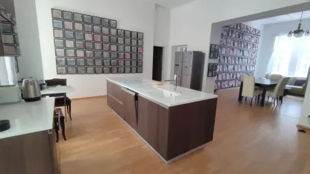 Eladó lakás, Budapest, VI. kerület 4+1 szoba 191 m² 226.9 M Ft