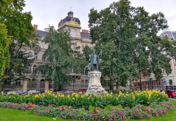 Eladó lakás, Budapest, VI. kerület 1+1 szoba 51 m² 99 M Ft