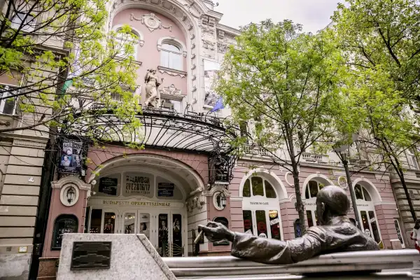 Eladó lakás, Budapest, VI. kerület 1+1 szoba 41 m² 122 M Ft