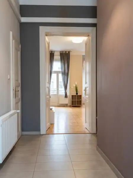 Eladó lakás, Budapest, VI. kerület 2 szoba 72 m² 93.9 M Ft