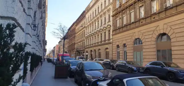 Eladó lakás, Budapest, VI. kerület 2 szoba 85 m² 98 M Ft