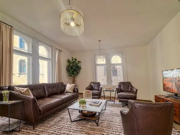 Eladó lakás, Budapest, VI. kerület 2 szoba 73 m² 115 M Ft