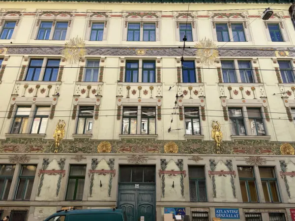 Eladó lakás, Budapest, VI. kerület 1+1 szoba 39 m² 54.9 M Ft